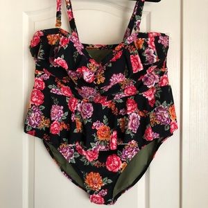 Terra & Sky 4x 1 Piece Floral Swimsuit